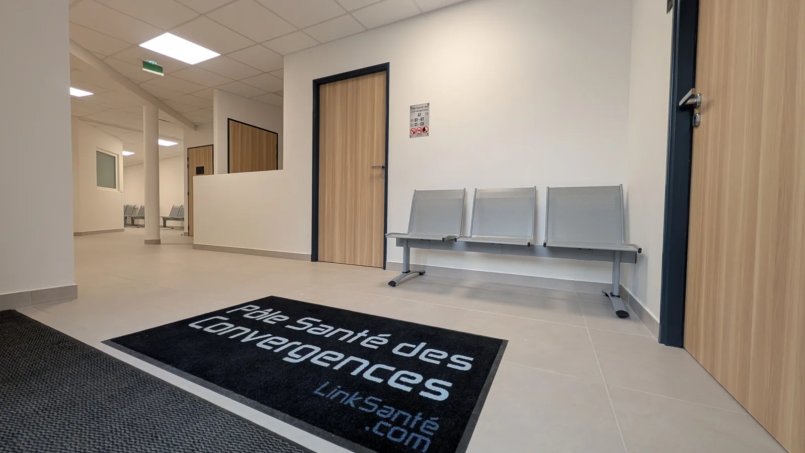 L'entrée du Pôle Santé des Convergences, à Conflans-Sainte-Honorine